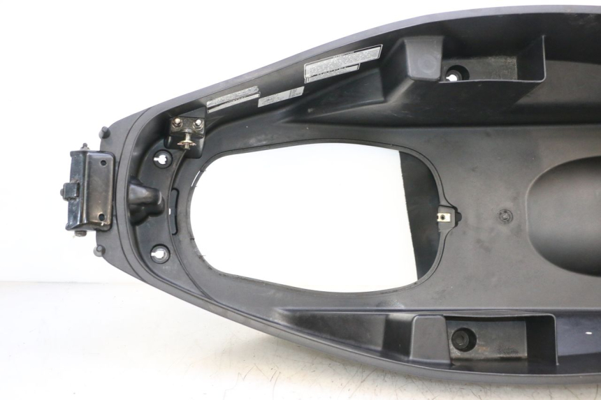 photo de COFFRE SELLE SYM GTS EVO 125 (2009 - 2013) - Détail de la pièce