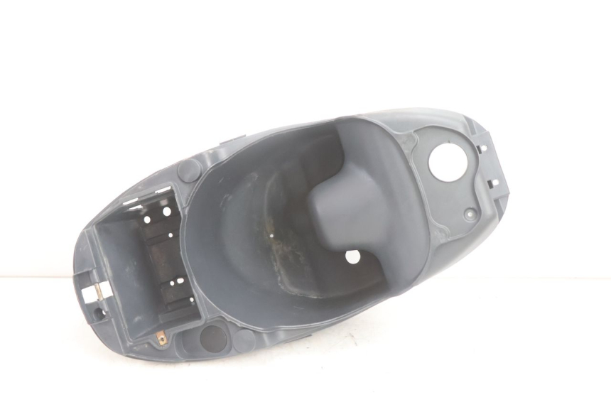photo de COFFRE SELLE PIAGGIO LIBERTY 125 (1998 - 2008) - Autre angle de vue