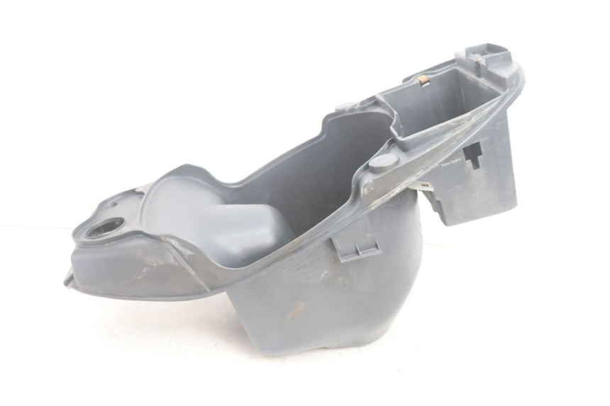 photo de COFFRE SELLE PIAGGIO LIBERTY 125 (1998 - 2008) - Gros plan technique