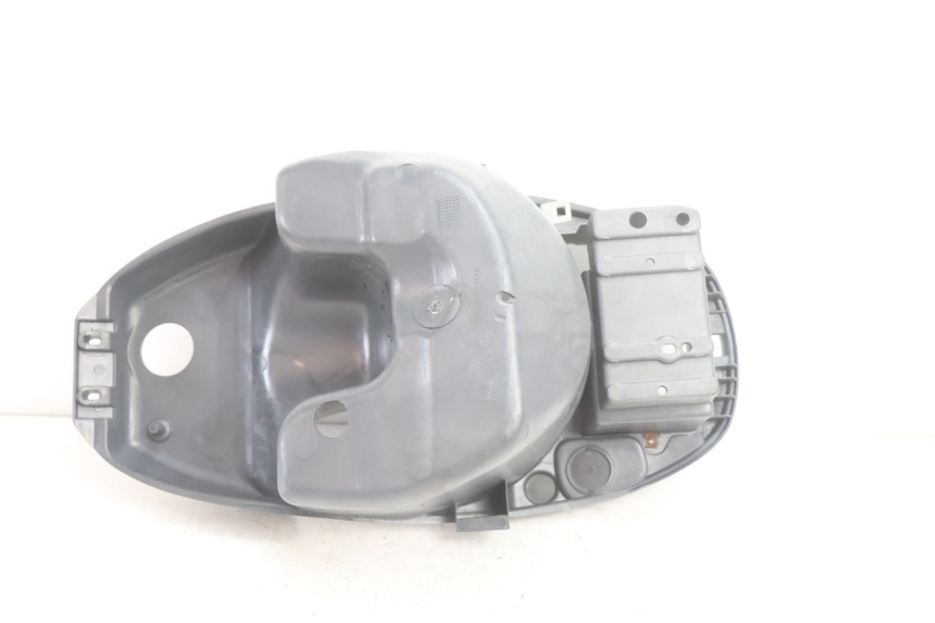 photo de COFFRE SELLE PIAGGIO LIBERTY 125 (1998 - 2008) - Marquages et références