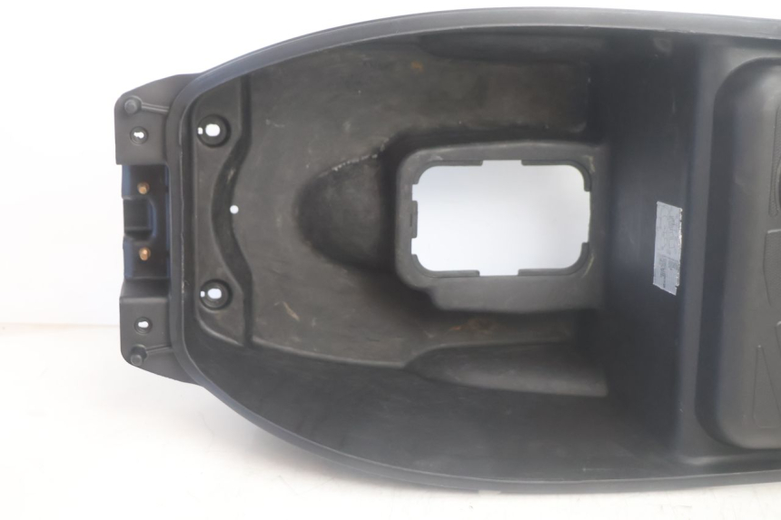 photo de COFFRE SELLE KYMCO LIKE 125 (2009 - 2016) - Détail de la pièce