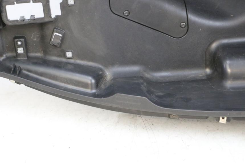 photo de COFFRE SELLE PIAGGIO MP3 HPE 350 (2018 - 2020) - Vue rapprochée