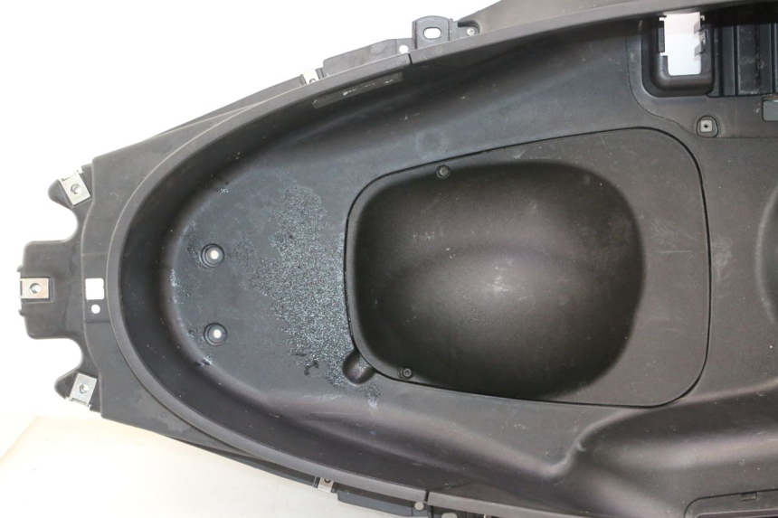 photo de COFFRE SELLE PIAGGIO MP3 LT 300 (2010 - 2016) - Vue rapprochée