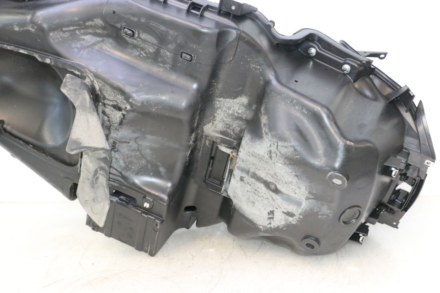 photo de COFFRE SELLE PIAGGIO MP3 LT 300 (2010 - 2016) - Zoom état d’usage