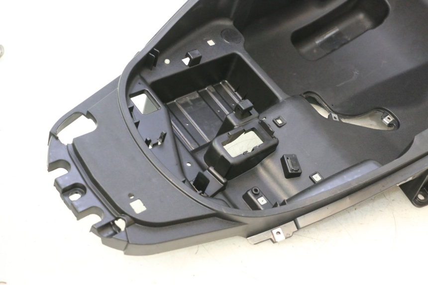 photo de COFFRE SELLE PIAGGIO MP3 500 (2016 - 2018) - Détails caractéristiques