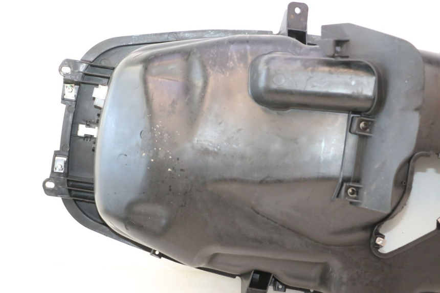 photo de COFFRE SELLE PIAGGIO MP3 500 (2016 - 2018) - Gros plan technique