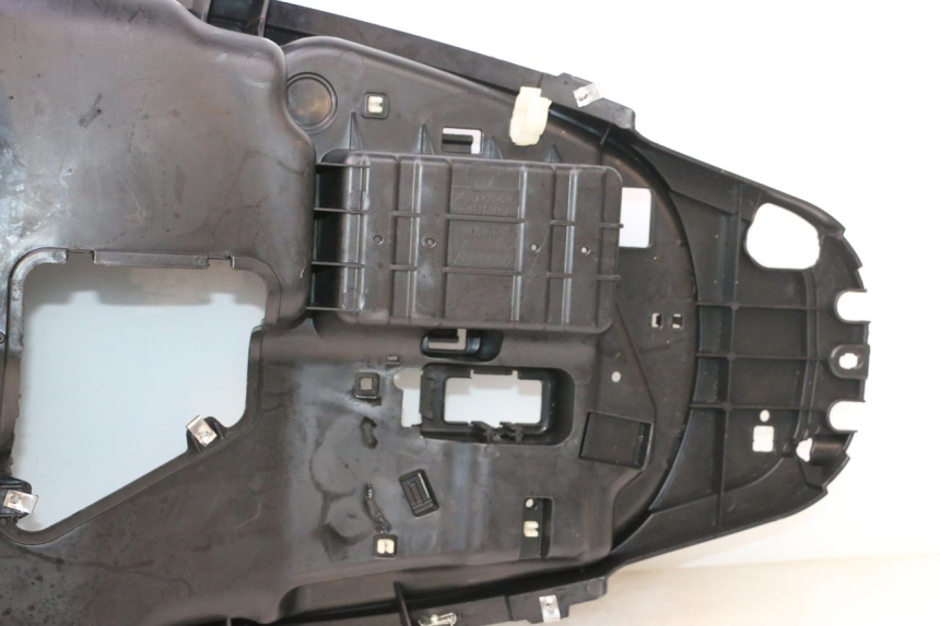 photo de COFFRE SELLE PIAGGIO MP3 500 (2016 - 2018) - Vue d’ensemble