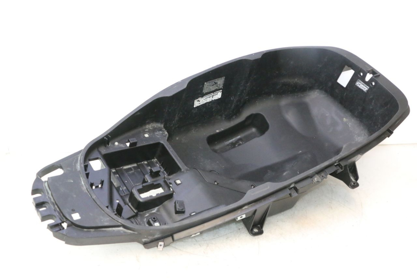 photo de COFFRE SELLE PIAGGIO MP3 500 (2016 - 2018) - Autre angle de vue