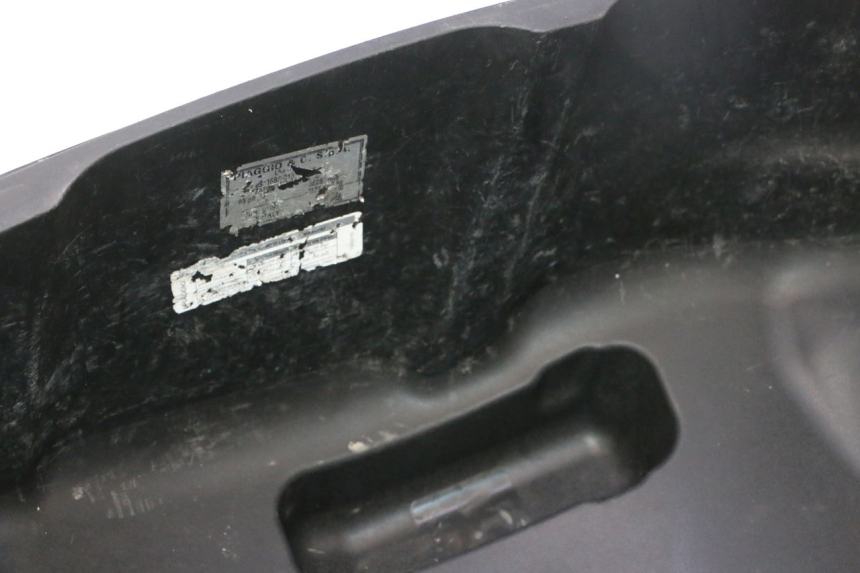 photo de COFFRE SELLE PIAGGIO MP3 500 (2016 - 2018) - Gros plan technique