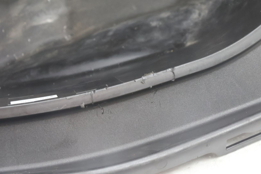 photo de COFFRE SELLE YAMAHA N-MAX NMAX 125 (2021 - 2024) - État de surface