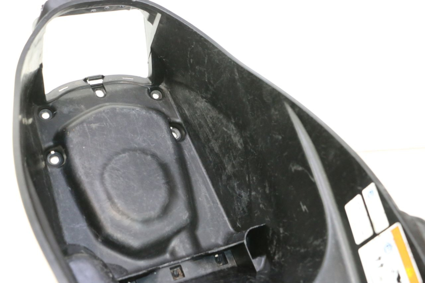 photo de COFFRE SELLE HONDA PCX (JF28) 125 (2009 - 2011) - Vue d’ensemble