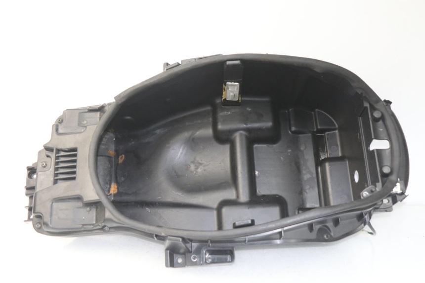photo de COFFRE SELLE PEUGEOT SATELIS 300 (2012 - 2015)