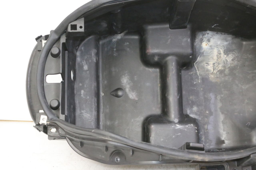photo de COFFRE SELLE PEUGEOT SATELIS 250 (2006 - 2012)