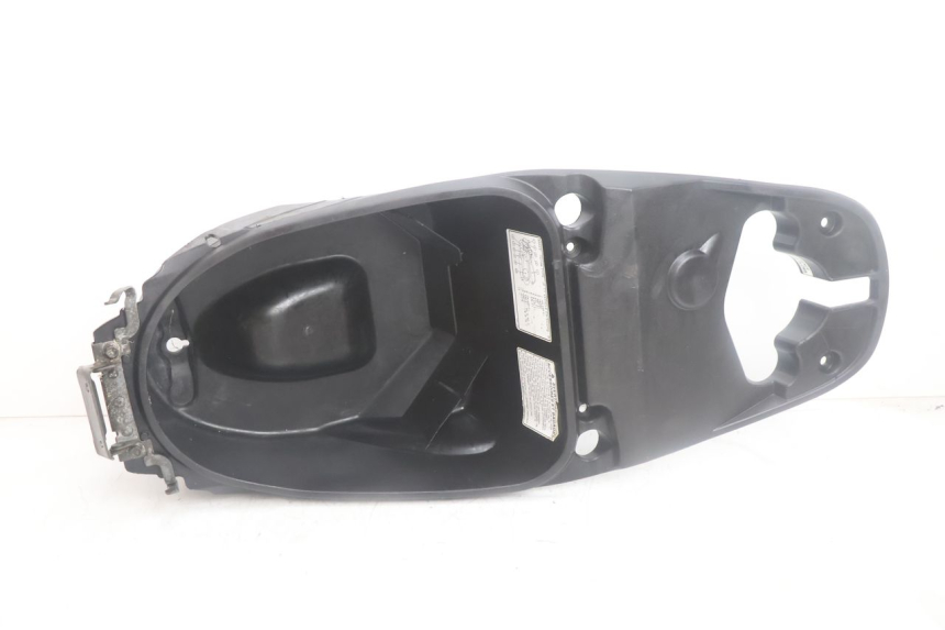 photo de COFFRE SELLE HONDA SCV LEAD 100 (2003 - 2007) - Détail de la pièce