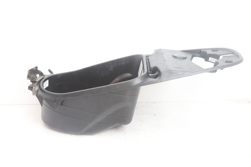 photo de COFFRE SELLE HONDA SCV LEAD 100 (2003 - 2007) - Gros plan technique