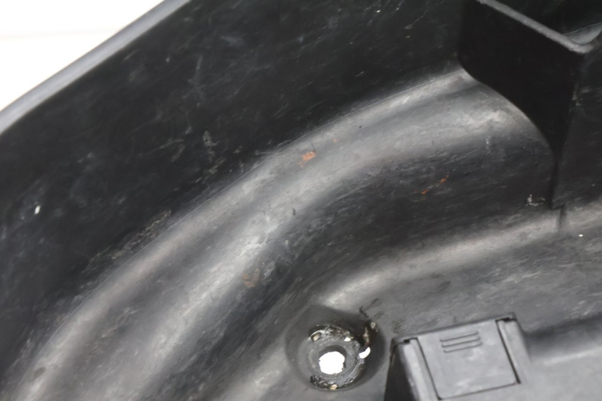 photo de COFFRE SELLE HONDA SH 125 (2001 - 2003) - Marquages et références