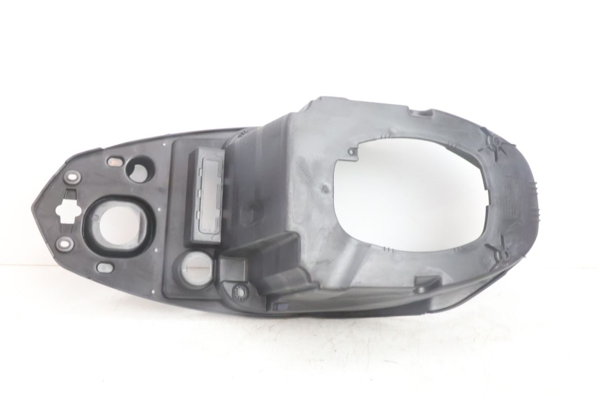 photo de COFFRE SELLE PEUGEOT STREETZONE NAKED 2T 50 (2014 - 2018) - Points de fixation