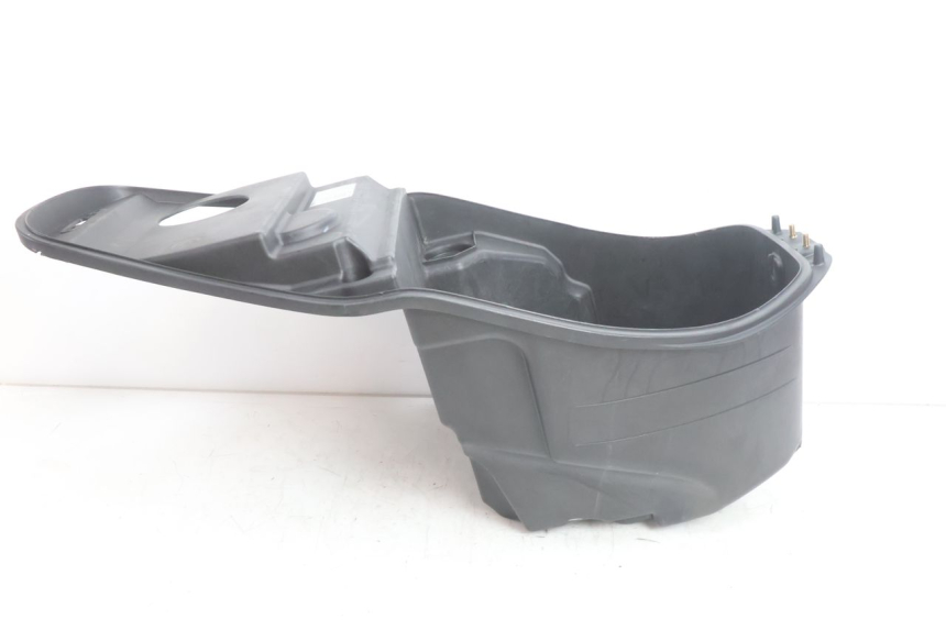 photo de COFFRE SELLE KYMCO SUPER 8 2T 50 (2007 - 2013) - Gros plan technique