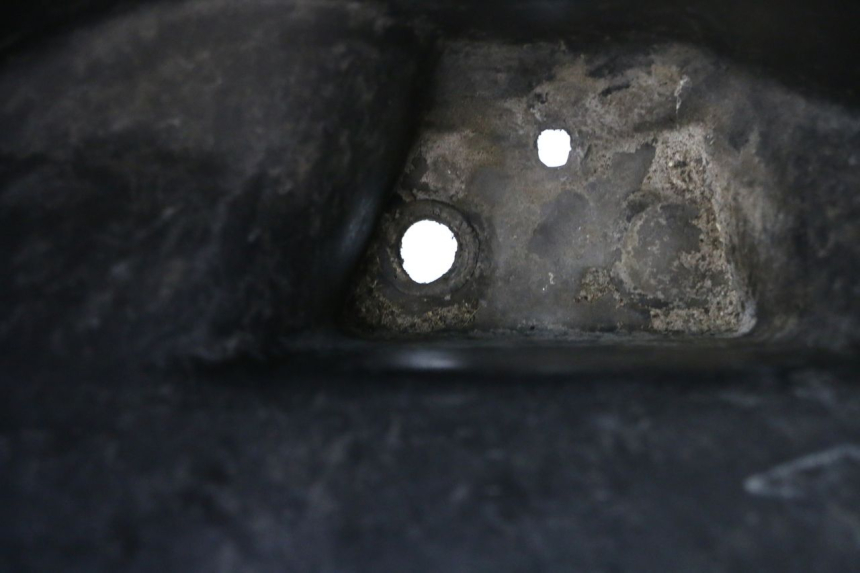 photo de COFFRE SELLE PEUGEOT TKR TREKKER FURIOUS 50 (2005 - 2014) - Détail de la pièce