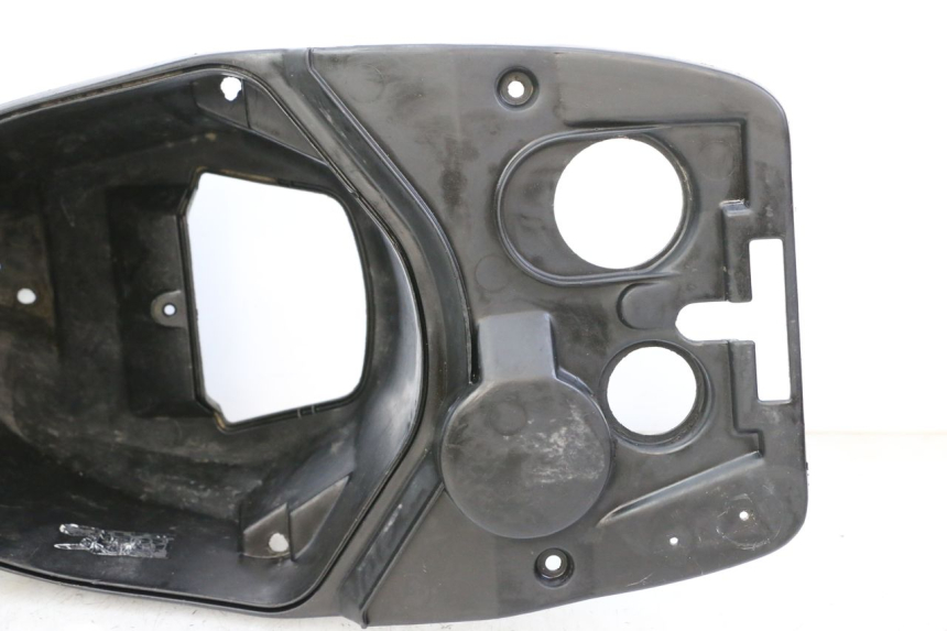 photo de COFFRE SELLE PEUGEOT TKR TREKKER FURIOUS 50 (2005 - 2014) - Détails caractéristiques