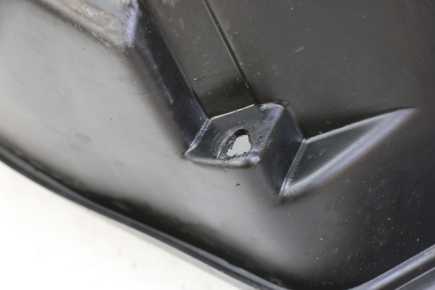 photo de COFFRE SELLE PEUGEOT TKR TREKKER FURIOUS 50 (2005 - 2014) - Zoom état d’usage