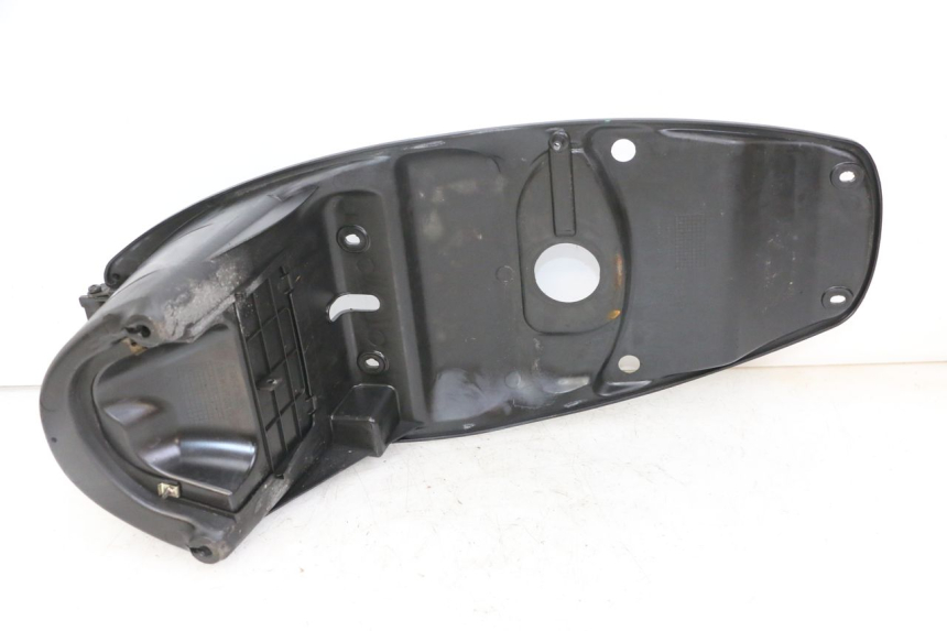 photo de COFFRE SELLE PEUGEOT TWEET PRO CARGO 50 (2018 - 2020) - Zoom état d’usage