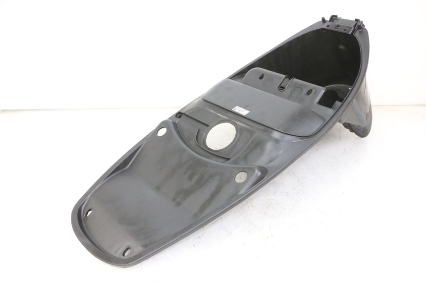 photo de COFFRE SELLE PEUGEOT TWEET PRO CARGO 50 (2018 - 2020) - Gros plan technique