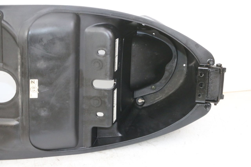 photo de COFFRE SELLE PEUGEOT TWEET PRO CARGO 50 (2018 - 2020) - Vue d’ensemble