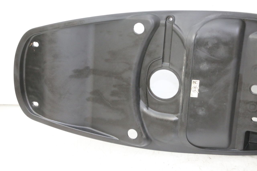 photo de COFFRE SELLE PEUGEOT TWEET PRO CARGO 50 (2018 - 2020) - Points de fixation