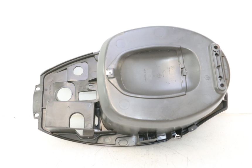 photo de COFFRE SELLE PIAGGIO TYPHOON 50 (2000 - 2009) - Zoom état d’usage