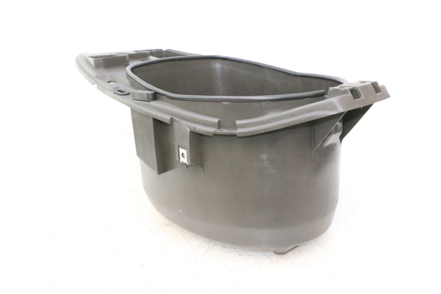 photo de COFFRE SELLE PIAGGIO TYPHOON 50 (2000 - 2009) - Gros plan technique