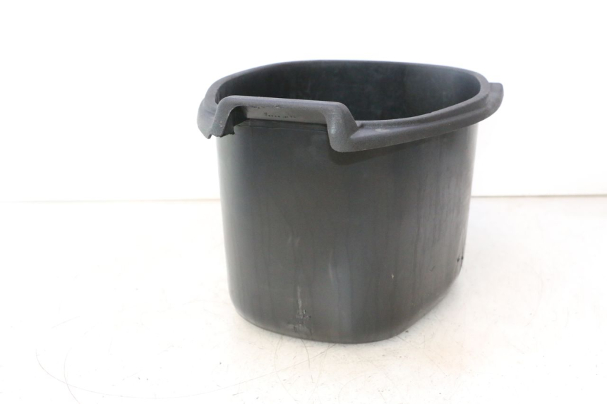 photo de COFFRE SELLE PIAGGIO VESPA S 2T 50 (2007 - 2014) - Gros plan technique