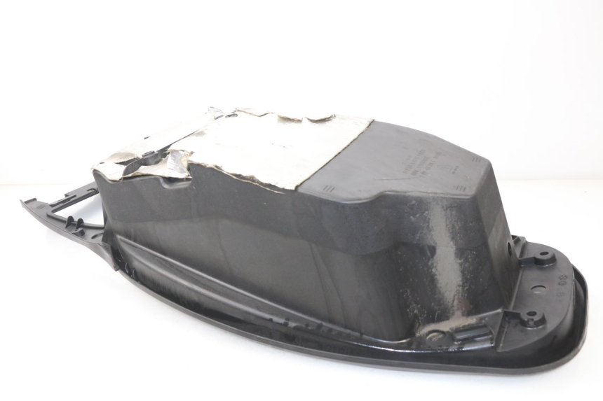 photo de COFFRE SELLE KYMCO X-CITING XCITING 400 (2014 - 2018) - Gros plan technique