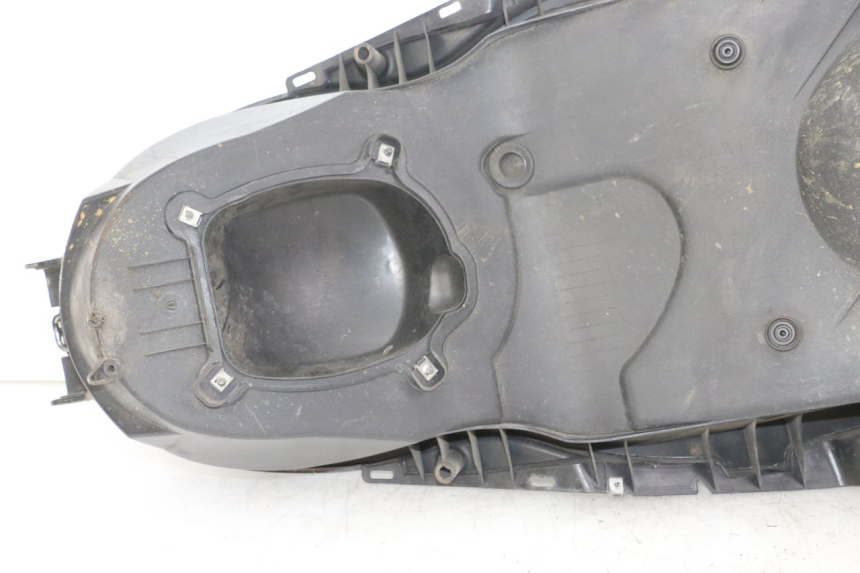 photo de COFFRE SELLE YAMAHA X-MAX XMAX ABS 250 (2010 - 2012) - Points de fixation