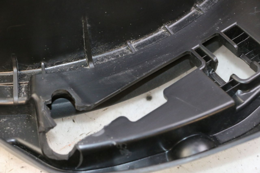 photo de COFFRE SELLE YAMAHA XMAX X-MAX 125 (2021 - 2025) - Zoom état d’usage