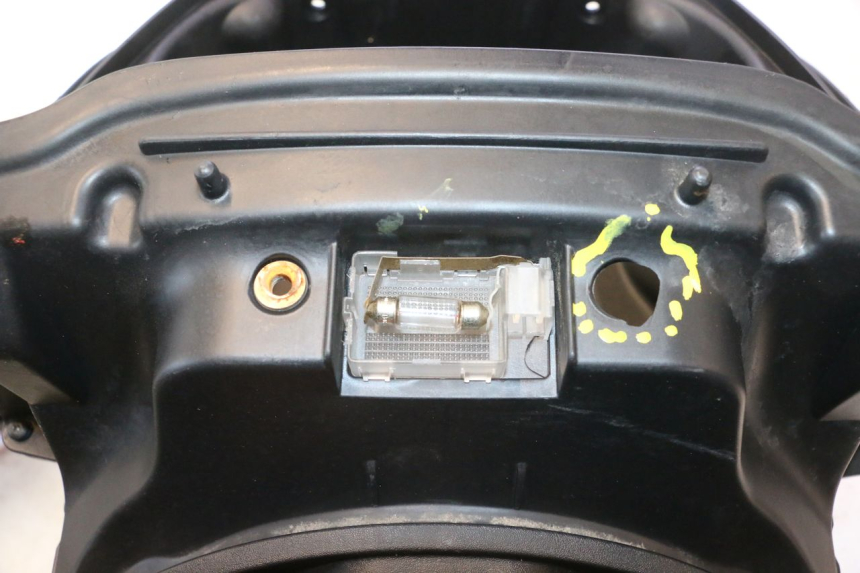 photo de COFFRE SELLE PIAGGIO X8 STREET 125 (2006 - 2007) - Vue rapprochée