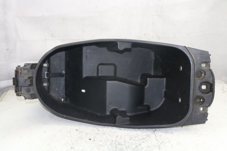 photo de COFFRE SELLE YAMAHA YP MAJESTY 125 (1998 - 2001)
