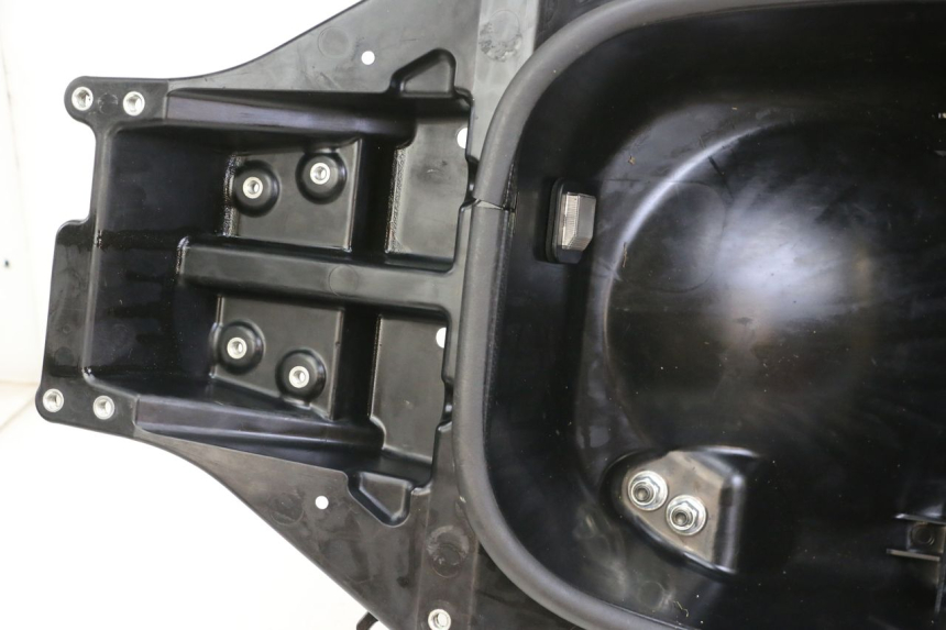 photo de COFFRE SELLE YAMAHA YP T-MAX TMAX 530 (2017 - 2020)