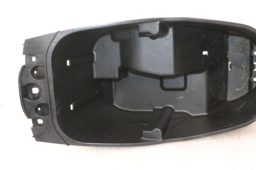photo de COFFRE SELLE YAMAHA YP MAJESTY 125 (1998 - 2001) - Autre angle de vue
