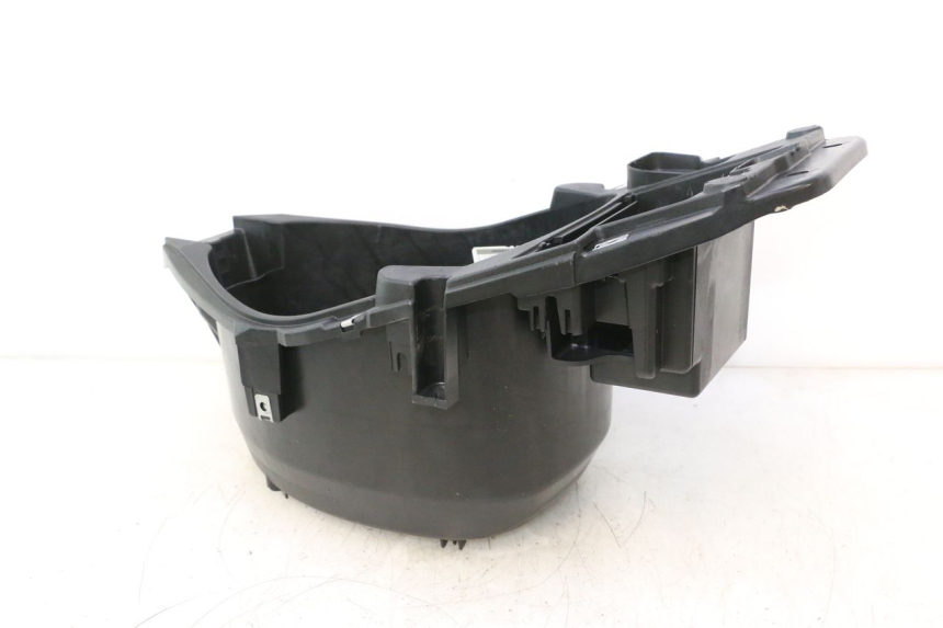 photo de COFFRE SELLE PIAGGIO ZIP IGET 4T 50 (2021 - 2023) - Gros plan technique