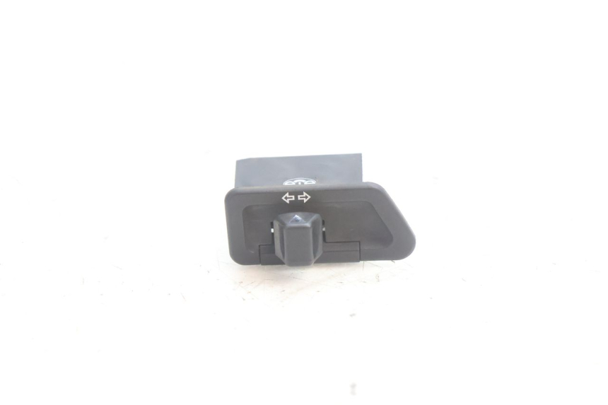 photo de COMMODO CLIGNOTANT APRILIA ATLANTIC S 125 (2010 - 2013) - Vue principale
