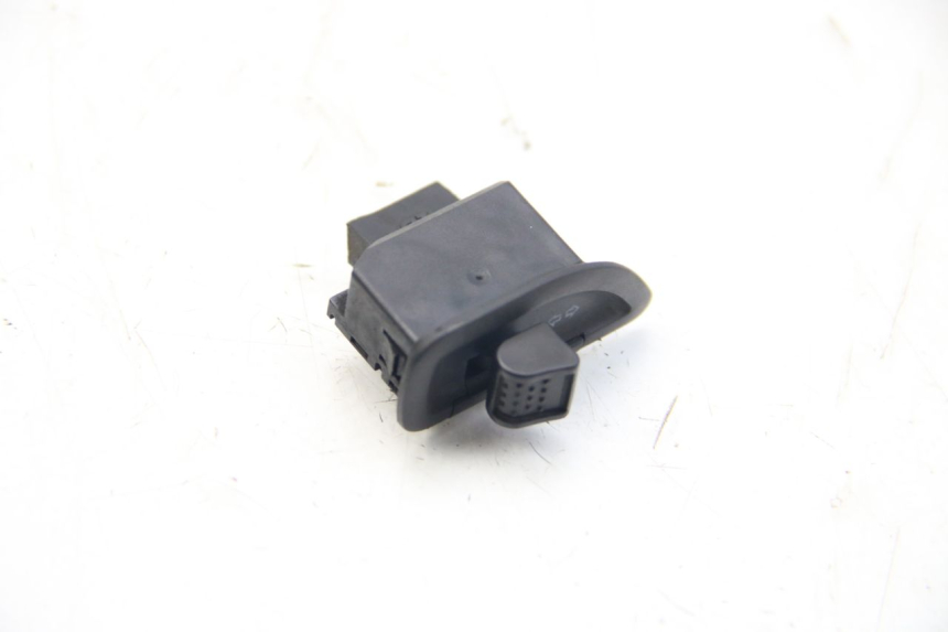 photo de COMMODO CLIGNOTANT PIAGGIO BEVERLY 125 (2010 - 2015)