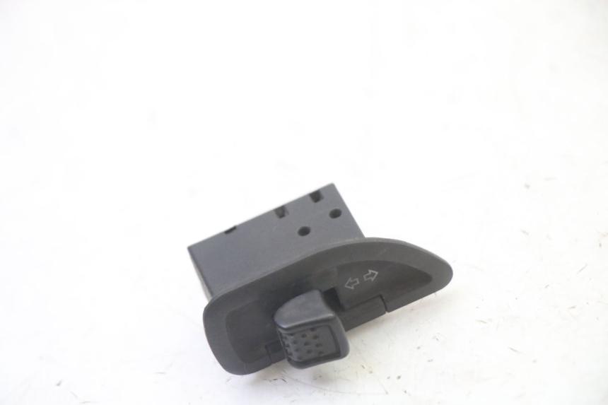photo de COMMODO CLIGNOTANT PIAGGIO LIBERTY 4T 50 (2009 - 2015)