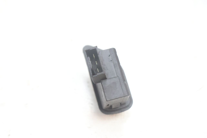 photo de COMMODO CLIGNOTANT PIAGGIO LIBERTY 125 (1998 - 2008) - Autre angle de vue