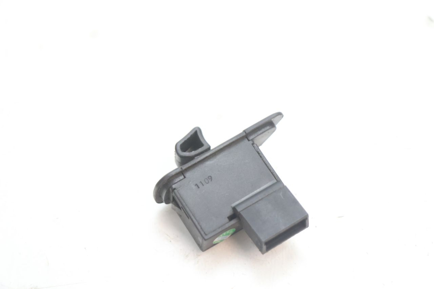 photo de COMMODO CLIGNOTANT PIAGGIO MP3 LT 300 (2010 - 2016) - Zoom état d’usage