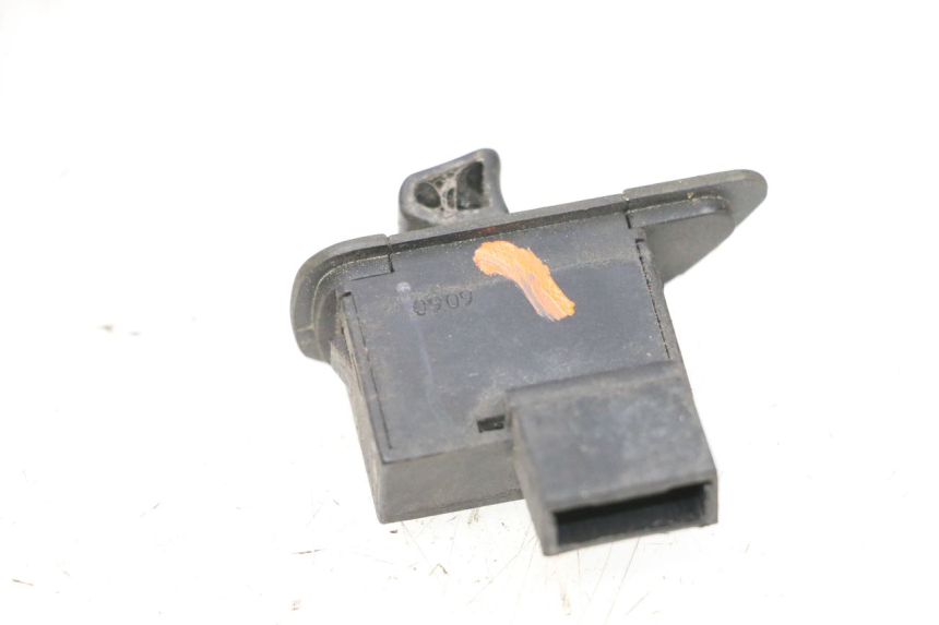 photo de COMMODO CLIGNOTANT PIAGGIO MP3 RL 250 (2006 - 2010) - Autre angle de vue