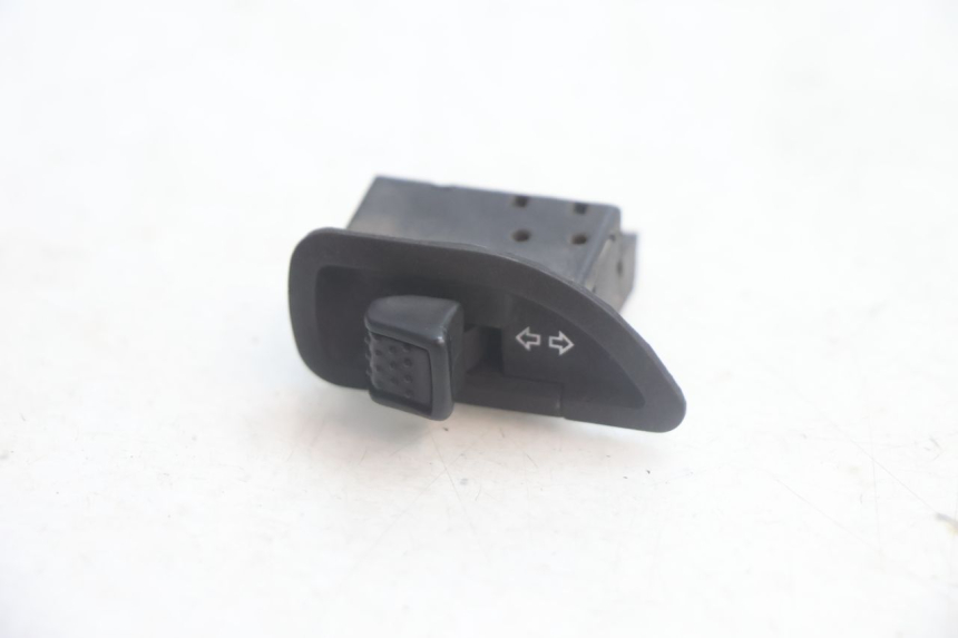 photo de COMMODO CLIGNOTANT PIAGGIO MP3 125 (2006 - 2014) - Vue principale