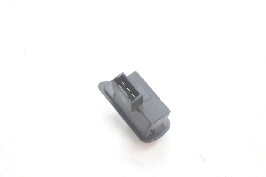 photo de COMMODO CLIGNOTANT PIAGGIO MP3 125 (2006 - 2014) - Autre angle de vue