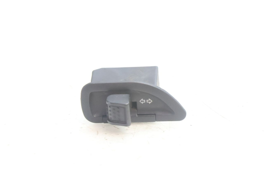 photo de COMMODO CLIGNOTANT PIAGGIO MP3 500 (2016 - 2018) - Vue principale