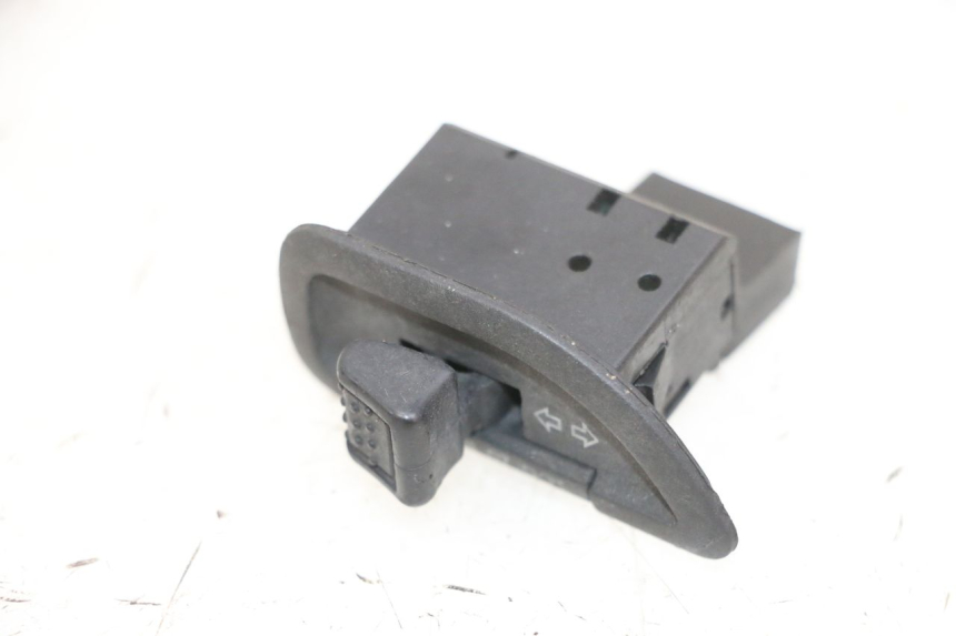 photo de COMMODO CLIGNOTANT PIAGGIO NEW TYPHOON 50 (2018 - 2021) - Autre angle de vue